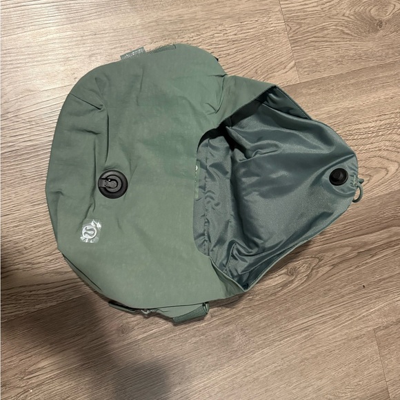 Lululemon curved crossbody bag (holds a water bottle) - Picture 2 of 4